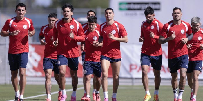 Alt ¡BORRÓN Y CUENTA NUEVA! paraguayos Almirón, Gómez y Enciso empujan la reacción de la Albirroja