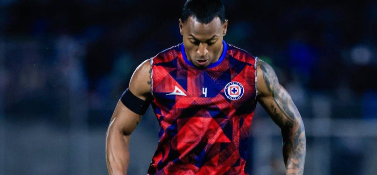 alt El colombiano Willer Ditta le quita dos puntos a Cruz Azul