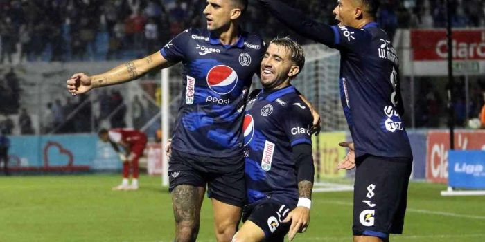alt Motagua golea con triplete del argentino Auzmendi y acaricia las semifinales en Honduras