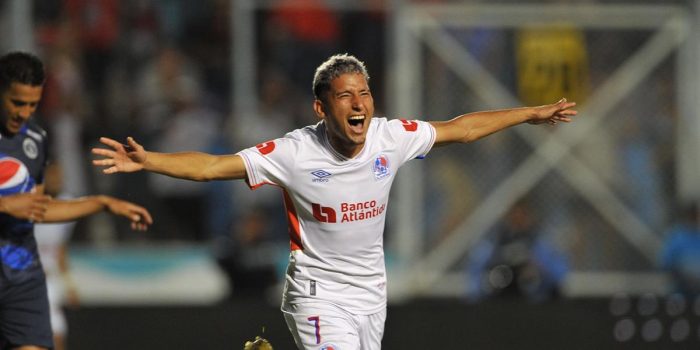 alt Olimpia del uruguayo Espinel, busca el primer lugar en la Liga Nacional