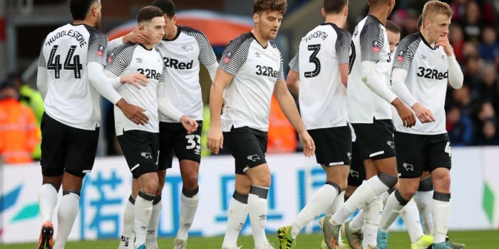 alt Guatemalteco arrasa en Inglaterra y llega a los 300 partidos en Europa