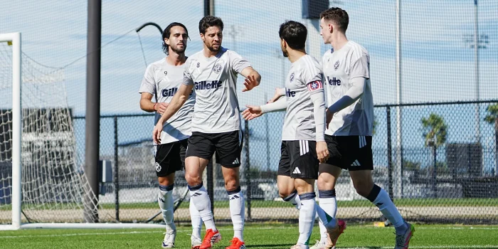 New England Revolution. Leonardo Campana y Carles Gil