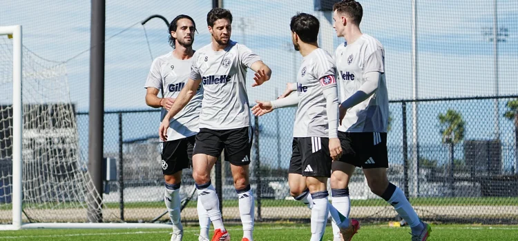 New England Revolution. Leonardo Campana y Carles Gil