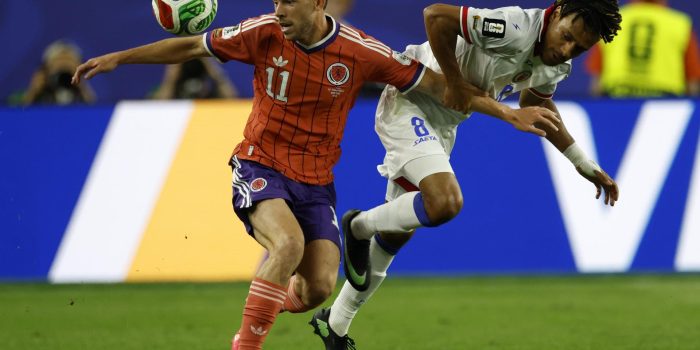 alt ¡ROMPIERON LA ESPERA! Escocés McGinn castiga al haitiano Placide y Escocia lidera el Grupo C