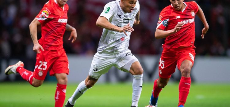 Gerson torres (L) of Herediano fights for the ball with Claudio Baeza (R) of Toluca  during the round one second leg match between Toluca and CS Herediano as part of the CONCACAF Champions Cup 2024 at Nemesio Diez Stadium on February 15, 2024 in Toluca, Estado de Mexico, Mexico.