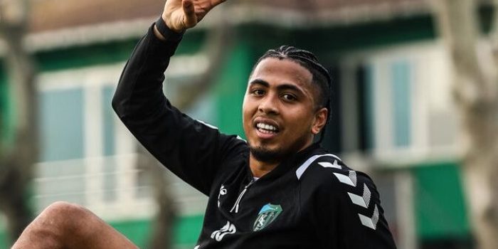 hondureño rivas en Turquia - kocaleispor