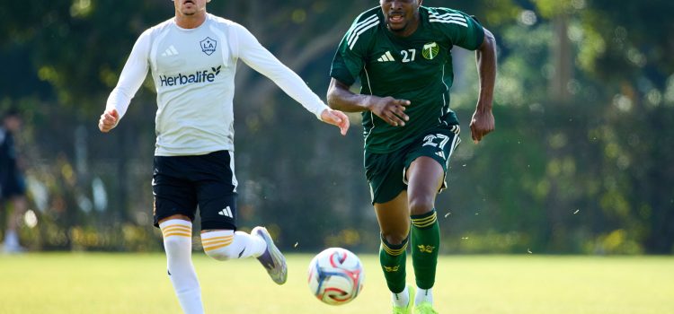 Gabriel Pec y Jimer Fory. LA Galaxy v Portland