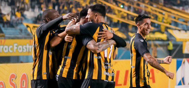 alt Con toque argentino y panameño, Real España termina primero en Honduras