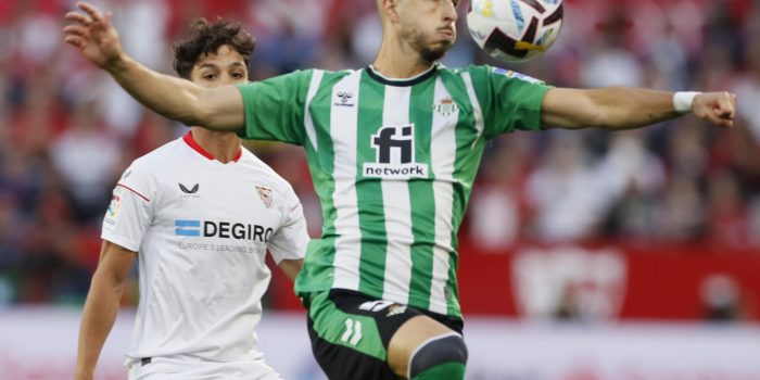 Imagen de archivo del argentino Guido Rodríguez (d) cuando militaba en el Betis. EFE/José Manuel Vidal