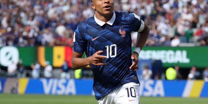 alt GOLPE DE CANDIDATO: franceses Mbappé y Barcola frenan el grito del senegalés Mbaye