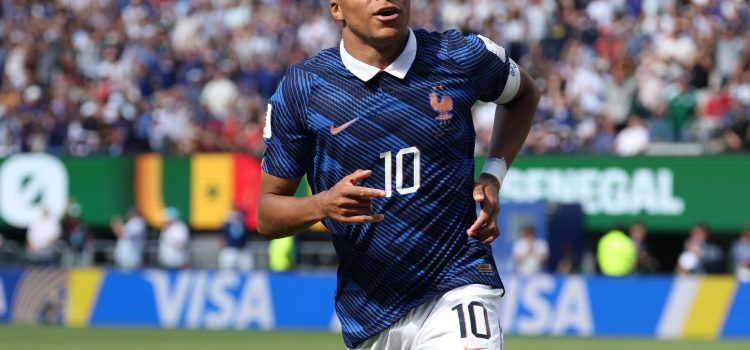alt GOLPE DE CANDIDATO: franceses Mbappé y Barcola frenan el grito del senegalés Mbaye