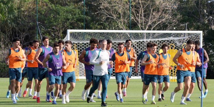 Jugadores de la selección de fútbol de Portugal entrenan previo a un partido amistoso contra México en el balneario de Cancún (México). EFE/Alonso Cupul
