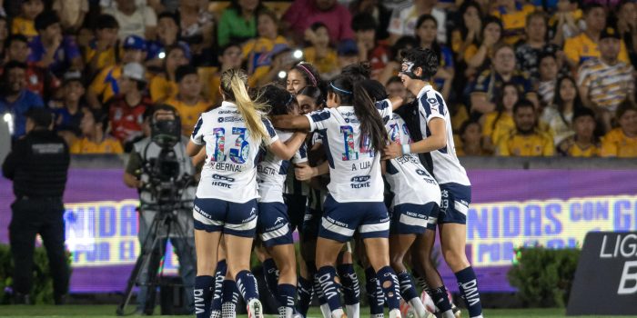 Jugadoras de Rayadas de Monterrey festejan una anotación. Imagen de archivo. EFE/ Miguel Sierra