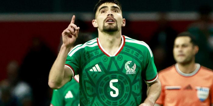 Johan Vásquez de México celebra un gol el pasado 4 de junio, en un partido amistoso entre México y Serbia previo a la Copa Mundial de Fútbol, en el estadio Nemesio Diez en Toluca (México). EFE/ Felipe Gutiérrez