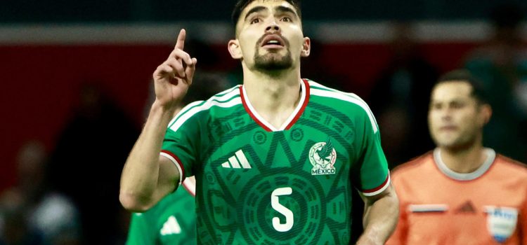 Johan Vásquez de México celebra un gol el pasado 4 de junio, en un partido amistoso entre México y Serbia previo a la Copa Mundial de Fútbol, en el estadio Nemesio Diez en Toluca (México). EFE/ Felipe Gutiérrez