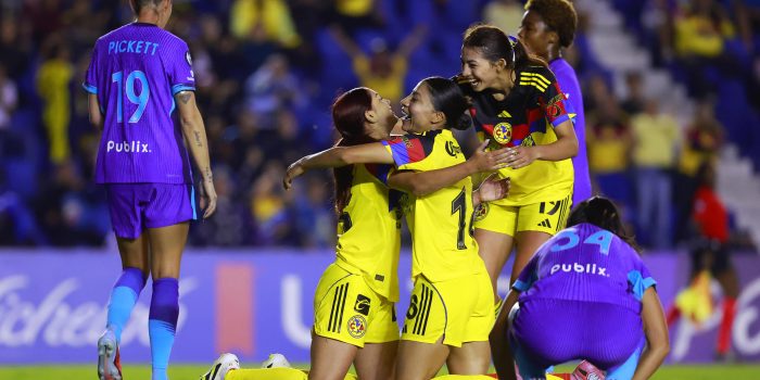 Jugadoras del América femenil celebran un gol este martes, en un partido de la fase de grupos de la Copa de Campeonas de Concacaf entre América femenil y Orlando Pride en el estadio Ciudad de los Deportes en Ciudad de México (México). EFE/ Sáshenka Gutiérrez