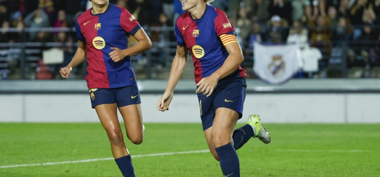 La centrocampista del Barcelona Alexia Putellas celebra tras anotar el 0-4 para su equipo durante el partido de la jornada 10 de la Liga F entre Real Madrid y Barcelona, este sábado en el Estadio Alfredo Di Stéfano de Madrid. EFE/ Juanjo Martín