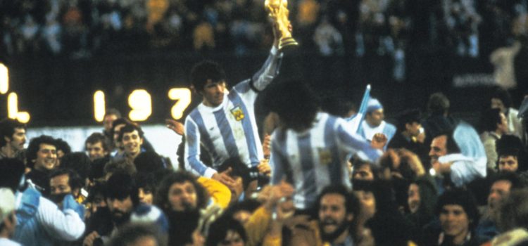 Argentina se enfrenta a Chile recordando a Menotti y la primera estrella albiceleste
