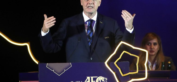 El presidente de la FIFA, Gianni Infantino, fue registrado este jueves, 16 de mayo, durante su intervención en el 34 Congreso de la Confederación Asiática de Fútbol, en Bangkok (Tailandia). EFE/Rungroj Yongrit