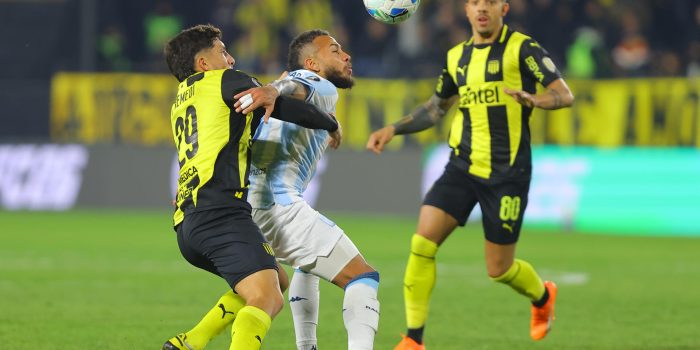 alt 3-1. Racing gana en dramático final y se las verá con Vélez en cuartos de final