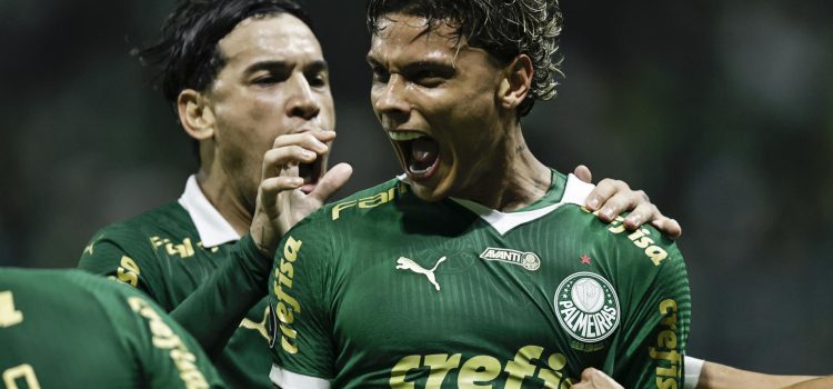 alt Extranjeros guían a Palmeiras a los primeros lugares