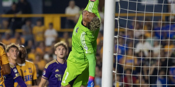 Fotografía de archivo del portero peruano Pedro Gallese en un partido reciente de su club, Orlando City.EFE/ Miguel Sierra