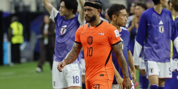 Fotografía del 14 de junio de 2026 en la que se observa a Memphis Depay (c), de Países Bajos, al reaccionar al finalizar un partido del grupo F del Mundial de la FIFA 2026 entre Países Bajos y Japón en el estadio AT&T en Arlington (Estados Unidos). EFE/ Sebastián Mariscal