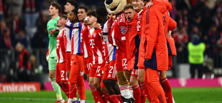 Los jugadores del Bayern, tras la victoria. EFE/EPA/ANNA SZILAGYI