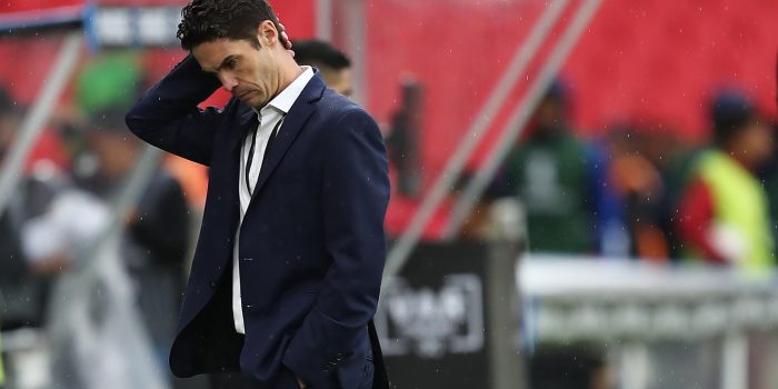alt Una barra brava de la Liga de Quito amenaza al español Alcácer: "Renuncia, o te hacemos renunciar"