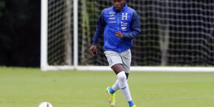 alt El futbolista hondureño Alberth Elis sale del coma artificial