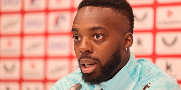 El jugador del Athletic Club Iñaki Williams comparece ante los medios de comunicación antes del entrenamiento del equipo. EFE/Luis Tejido