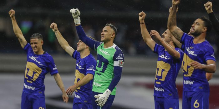Jugadores de Pumas reaccionan al finalizar un partido por los cuartos de final de la Liga MX entre América y Pumas en el estadio Banorte, en Ciudad de México (México). Imagen de archivo. EFE/ Isaac Esquivel