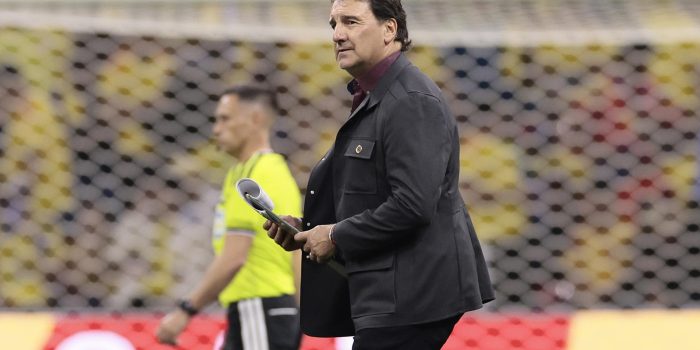 El seleccionador de Colombia, Néstor Lorenzo definió como merecida la victoria en el debut mundialista por 1-3 sobre Uzbekistán en Ciudad de México. EFE/ José Méndez