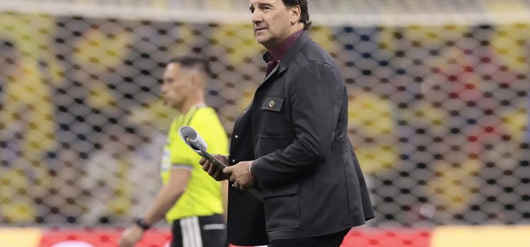 El seleccionador de Colombia, Néstor Lorenzo definió como merecida la victoria en el debut mundialista por 1-3 sobre Uzbekistán en Ciudad de México. EFE/ José Méndez