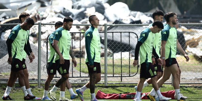 Desde la izquierda: Gilberto Sepúlveda, Alexis Vega, Roberto Alvarado y Jorge Sánchez, jugadores de la Selección Mexicana de fútbol durante un entrenamiento. Imagen de archivo. EFE/José Méndez