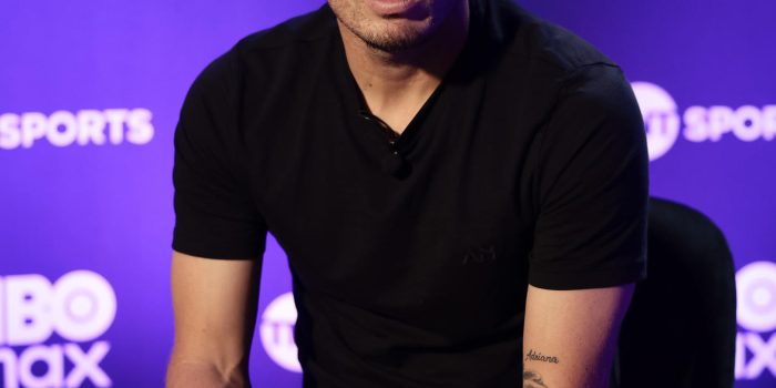 El exfutbolista español David Silva, participa durante una entrevista con EFE este sábado, en la Ciudad de México (México). EFE/José Méndez