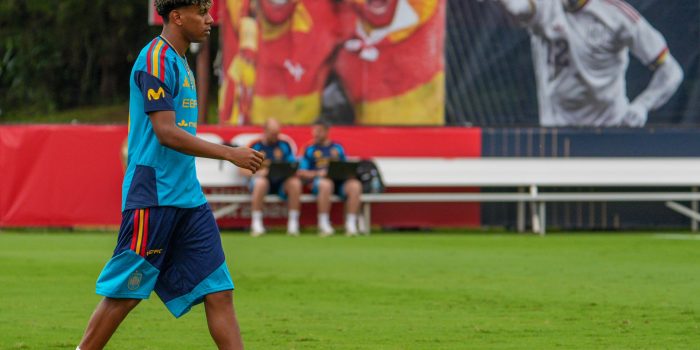 ESPAÑOL YAMAL mira el camino de franceses Mbappé, Zidane y Henry y brasileño Ronaldinho