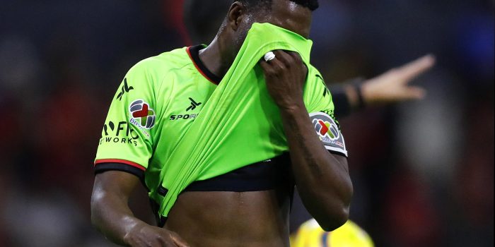 ALT El colombiano Hurtado libra con éxito cirugía y regresará a la cancha en cuatro meses