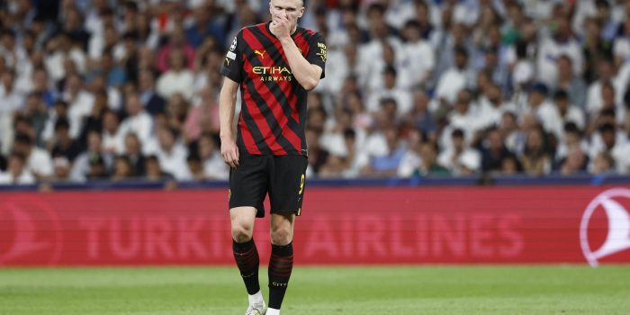 El delantero del Manchester Erling Haaland, durante el partido de ida de las semifinales de la Liga de Campeones que Real Madrid y Manchester City disputaron en el estadio Santiago Bernabéu, en Madrid. EFE/Rodrigo Jiménez