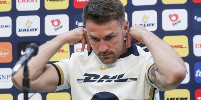 El futbolista galés Aaron Ramsey, participa este jueves en una rueda de prensa durante su presentación como refuerzo del Club Universidad este jueves en la Ciudad de México (México). EFE/ Isaac Esquivel