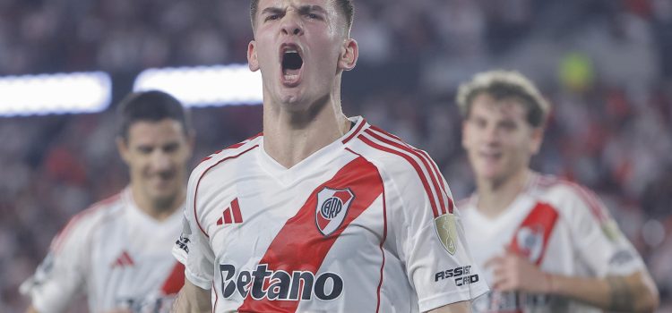 Franco Mastantuono, de River, celebra un gol en el partido del grupo B de la Copa Libertadores ante Independiente del Valle en el estadio Más Monumental en Buenos Aires. EFE/ Juan Ignacio Roncoroni