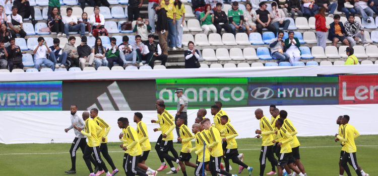 Jugadores de la Selección de fútbol de Sudáfrica participan en un entrenamiento, en Pachuca, en el estado de Hidalgo (México). EFE/David Martínez Pelcastre
