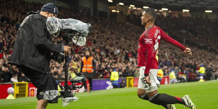 El centrocampista brasileño Casemiro, del Manchester United, durante el partido de laPremier League que han jugado Manchester United y Chelsea FC, en Mánchester, Reino Unido. EFE/EPA/PETER POWELL