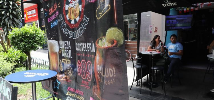 Fotografía que muestra la fachada de un bar este miércoles, en Ciudad de México (México). EFE/ Mario Guzmán