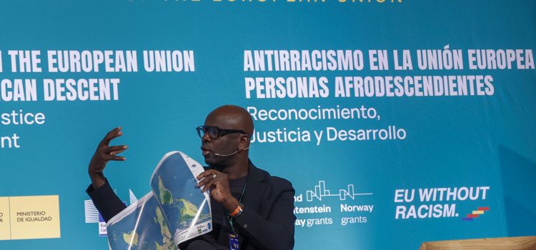 Imagen de archivo de Lilian Thuram, durante una Conferencia Internacional sobre antirracismo en la Unión Europea. EFE/Toni Albir