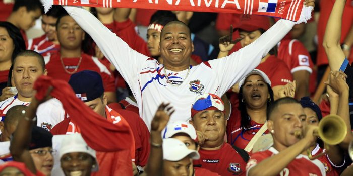 Los seguidores de la selección de Panamá se encuentran ante del dilema de acompañar a la selección en el Mundial con un coste económico que oscila entre 3.660 y 6.500 dólares, según cálculos de agencias locales de turismo. EFE/ALEJANDRO BOLÍVAR