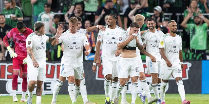 Jugadores de la MLS celebran este miércoles la victoria por 3-1 sobre las Estrellas de la Liga MX en el partido jugado en el estadio Q2 de Austin (Texas). EFE/ Carlos Ramírez