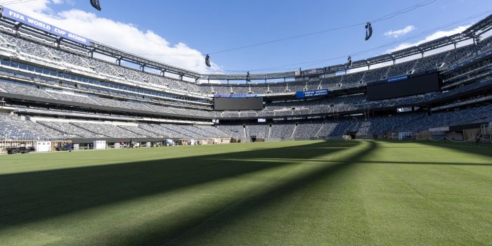 Fotografía hecha este jueves a la grama del estadio MetLife, uno de los escenarios de la vigésima tercera edición de la Copa Mundial de 2026, situado en Nueva Jersey. EFE/ Angel Colmenares