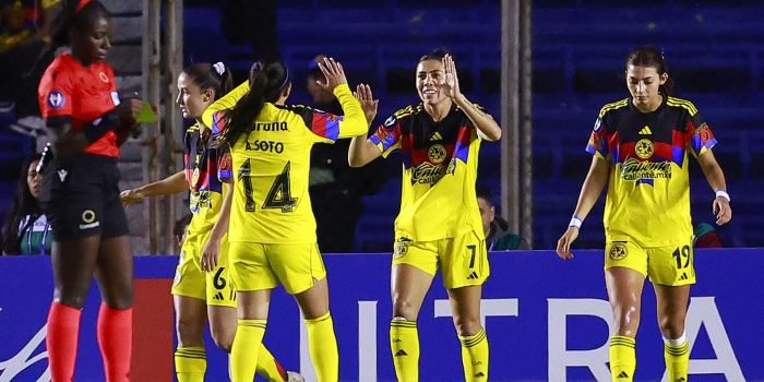 Jugadoras del América femenil celebran un gol este martes, en un partido de la fase de grupos de la Copa de Campeonas de Concacaf entre América femenil y Orlando Pride en el estadio Ciudad de los Deportes en Ciudad de México (México). EFE/ Sáshenka Gutiérrez
