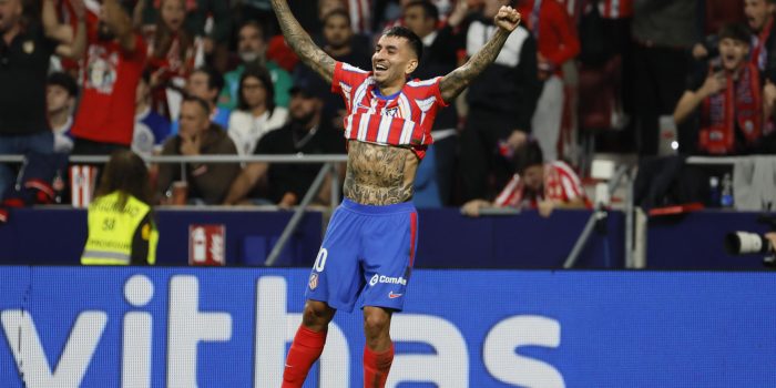 - El delantero del Atlético Ángel Correa celebra tras marcar ante el Real Madrid, durante el partido de la LaLiga EA Sports que Atlético de Madrid y Real Madrid disputaron en el estadio Civitas Metropolitano. EFE/Ballesteros